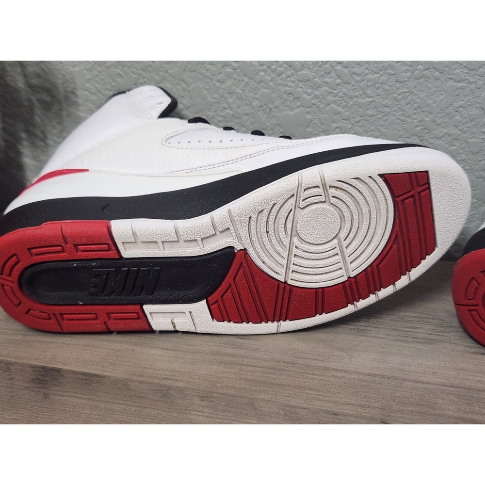 Air Jordan 2 Retro Mid Chicago US Women's Size 7.5 Red White Black Hi-top 2022 - Picture 14 of 15